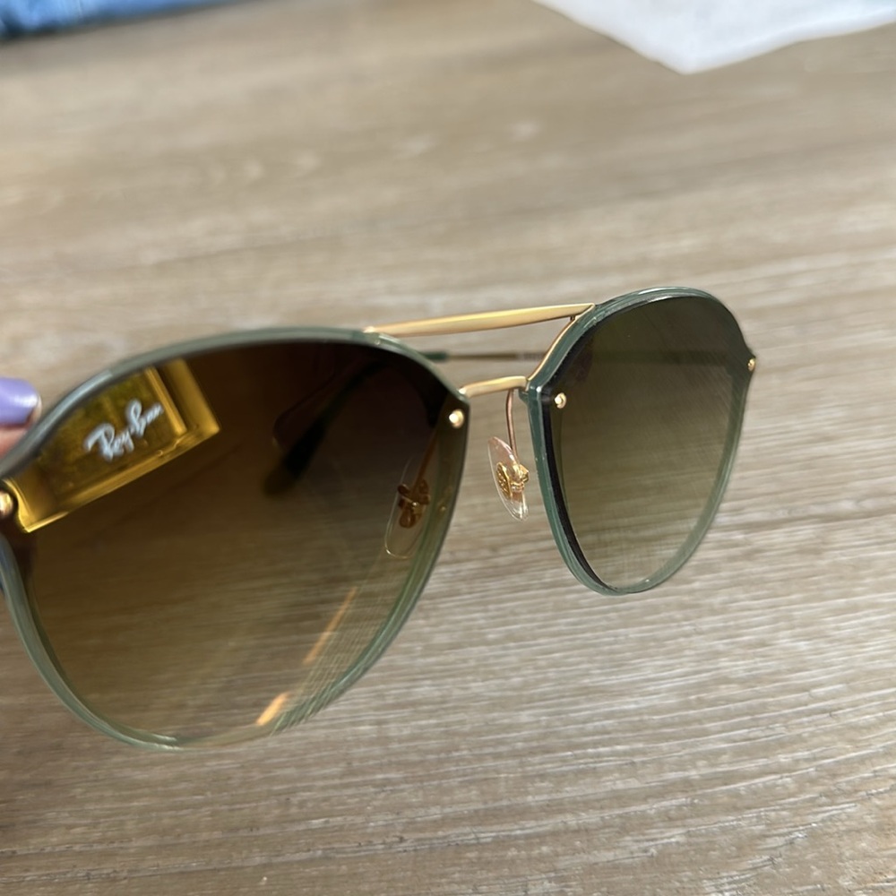 Ray-Ban Green lens gold frame Sunglasses - Picture 5 of 5